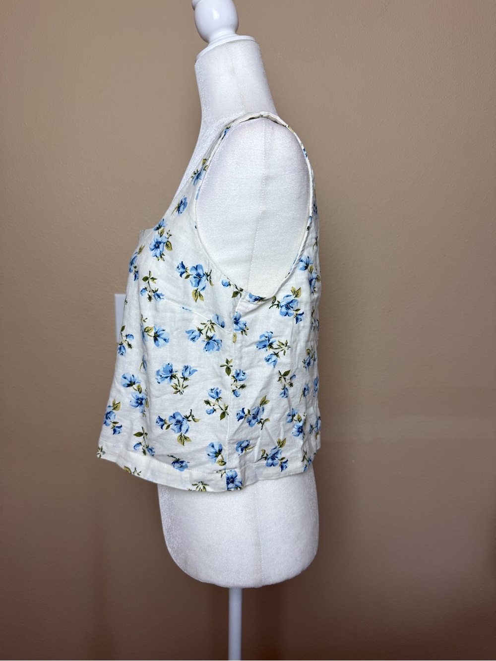 Old Navy White Tank with Blue Floral Print Square Neck Size Medium - Picture 2 of 4